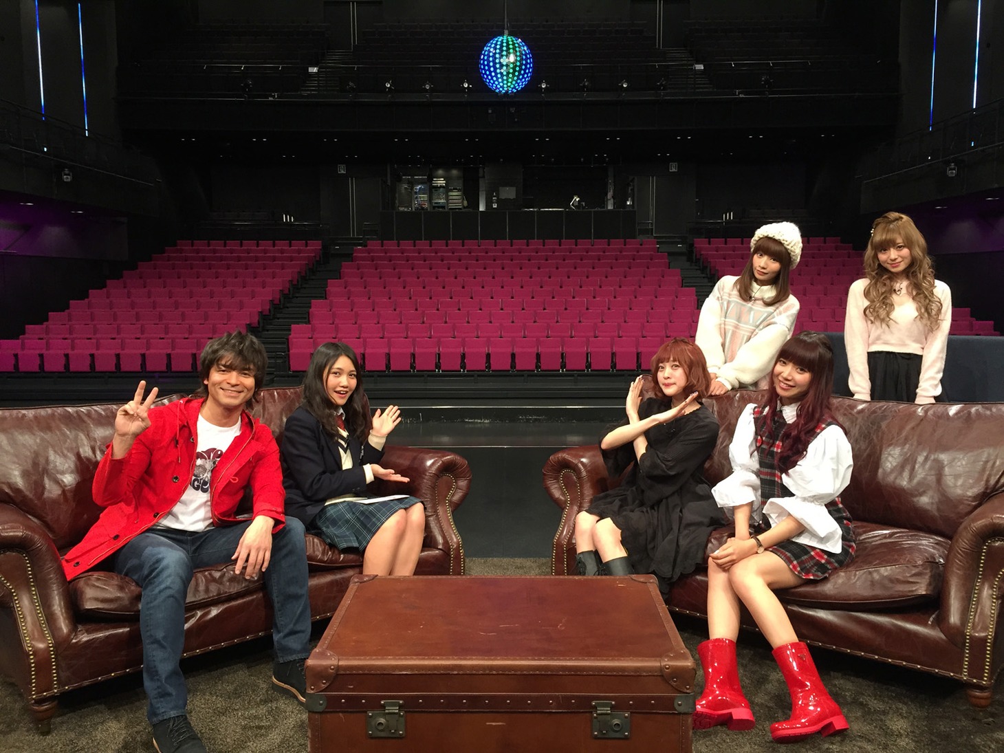 左から鮎貝健、井上苑子、Silent Siren。(c)テレビ朝日