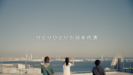 三井住友銀行CM「いきものがかり篇」のワンシーン。