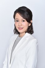 前田敦子扮する毒島ゆり子。 (c)TBS