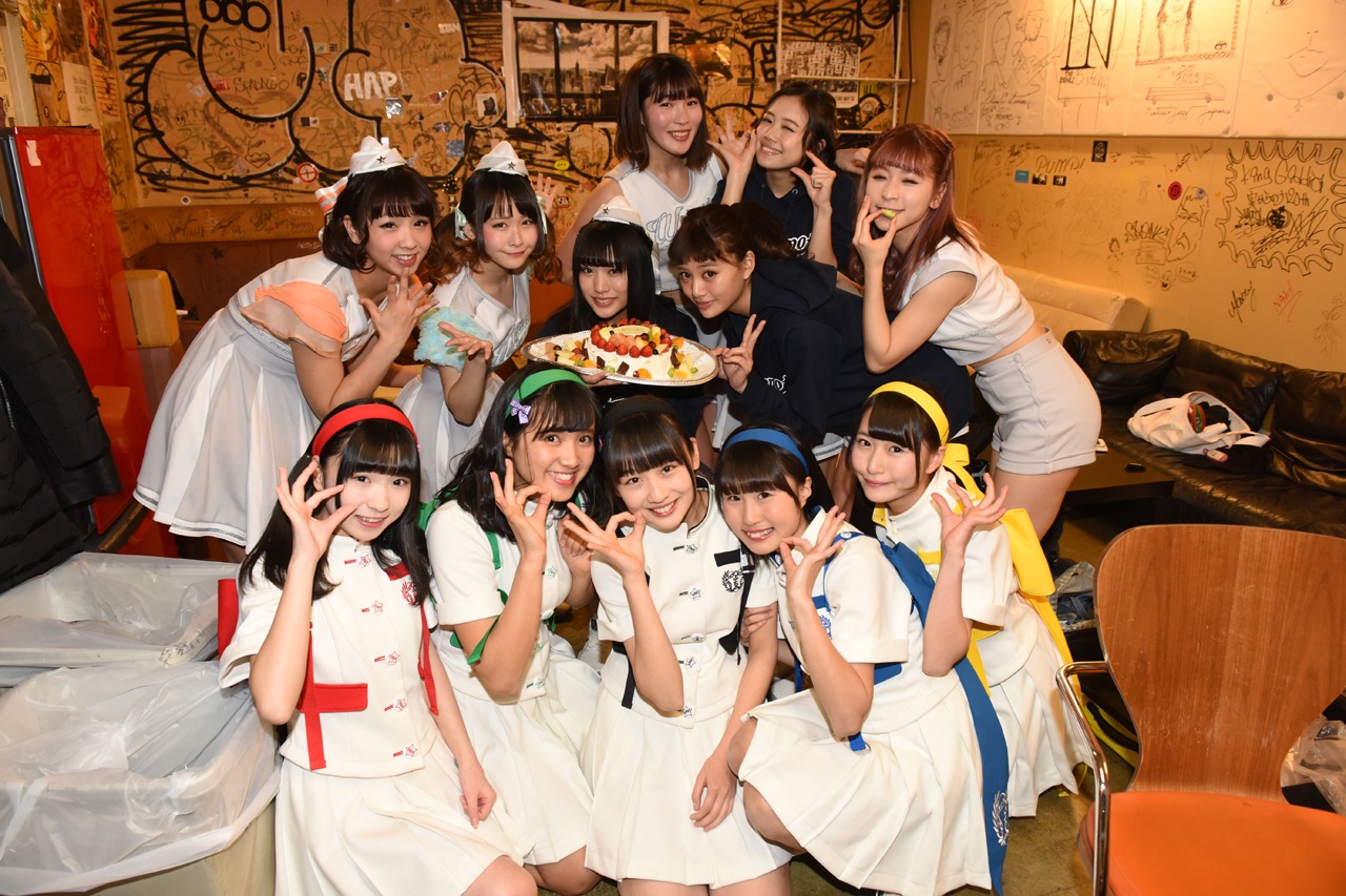 記念撮影するPASSPO☆、ぷちぱすぽ☆。