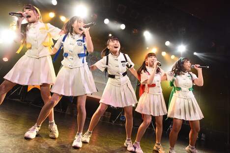 ぷちぱすぽ☆によるオープニングアクトの様子。