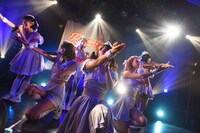 PASSPO☆によるフライトの様子。