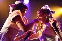 左から岩村捺未、玉井杏奈。