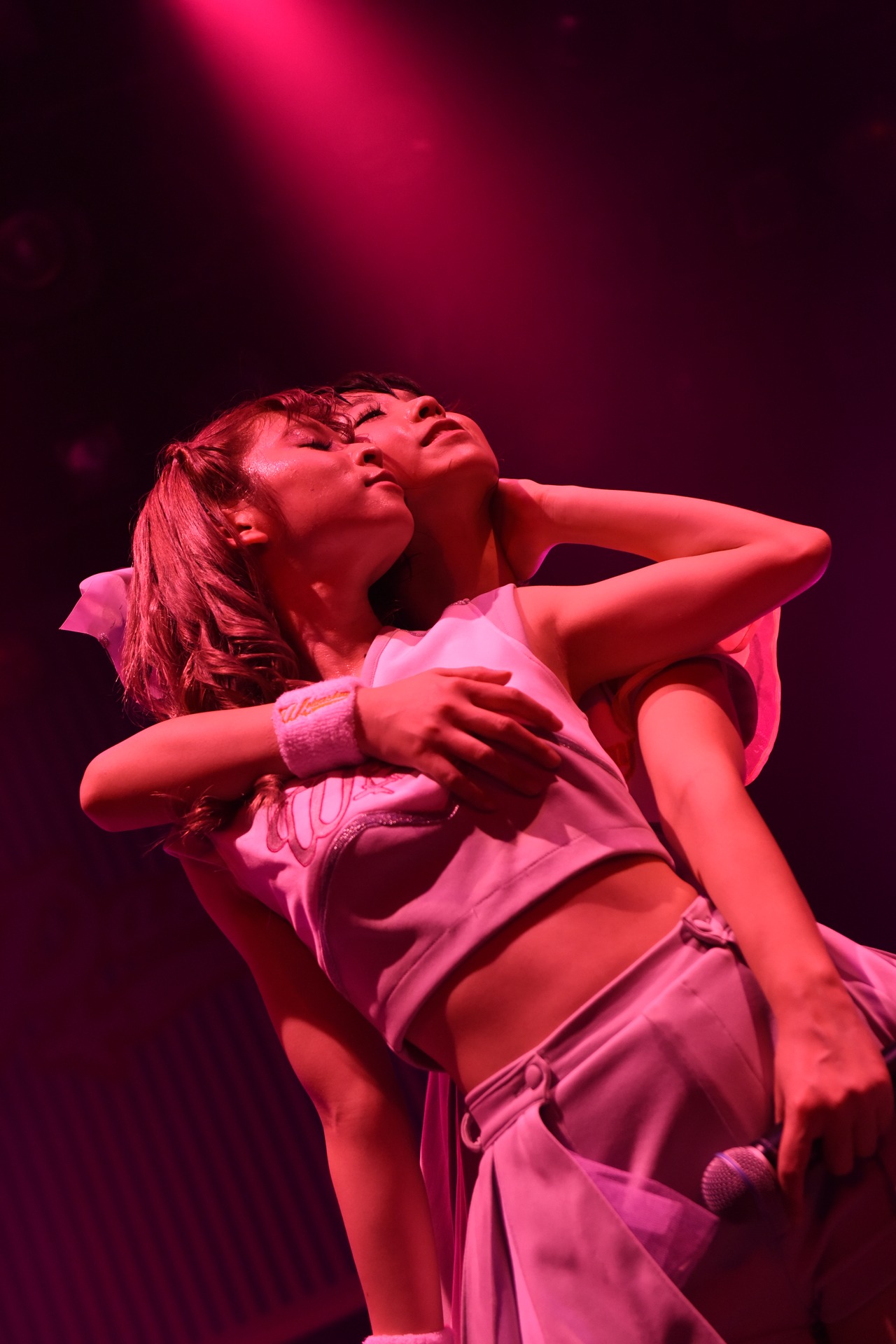 左から玉井杏奈、岩村捺未。