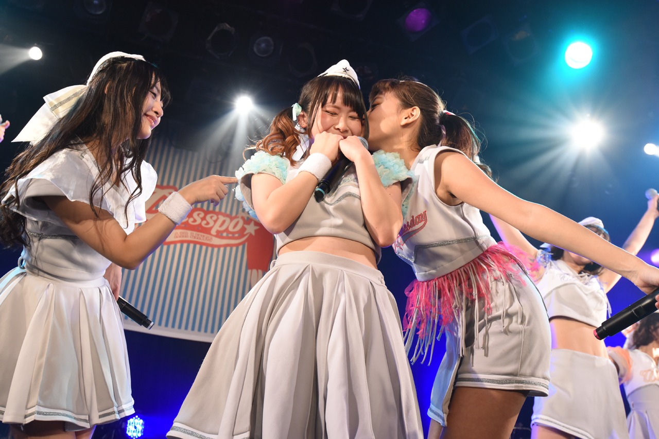 PASSPO☆によるフライトの様子。