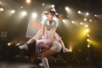 馬跳びをする増井みお。