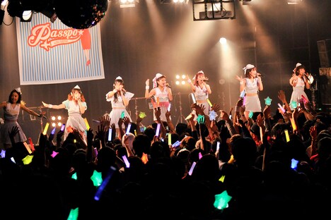 PASSPO☆によるフライトの様子。（撮影：酒井麻衣）