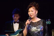 2月29日に行われた八代亜紀「哀歌～Premium Night～ at MOTION BLUE YOKOHAMA」の様子。（写真提供：日本コロムビア）