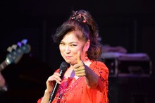 2月29日に行われた八代亜紀「哀歌～Premium Night～ at MOTION BLUE YOKOHAMA」の様子。（写真提供：日本コロムビア）