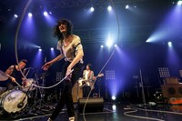 2015年12月の東京・Zepp DiverCity TOKYO公演でのドレスコーズ。（Photo by HAJIME KAMIIISAKA）