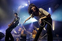 2015年12月の東京・Zepp DiverCity TOKYO公演でのドレスコーズ。（Photo by HAJIME KAMIIISAKA）