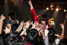 静岡・MESCALIN DRIVEでのドレスコーズのライブの様子。（Photo by Yoshihiro Mori）