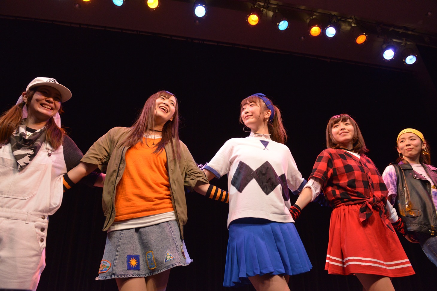 Especiaにとって東京での5人体制最後の公演となったワンマンライブ「Hotel Estrella -Check out-」の様子。