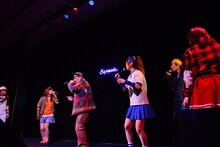 Especiaとナンブヒトシ（左端）によるコラボレーション。