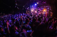 GRAPEVINEとSuchmosのセッションの様子。（撮影：日吉純平）