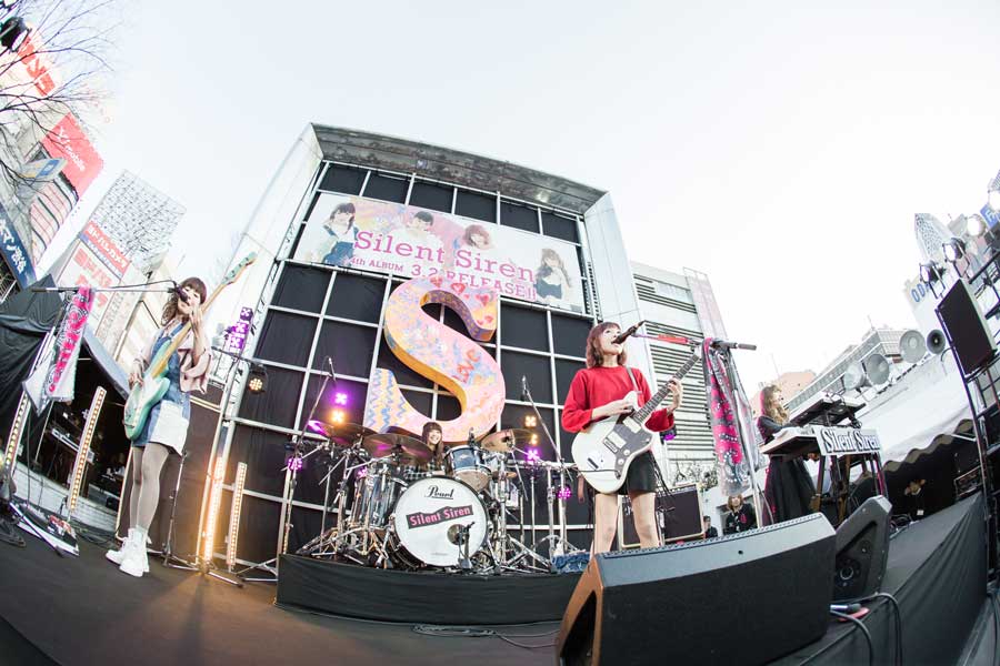 Silent Sirenシークレットライブの様子。（撮影：堂園博之）