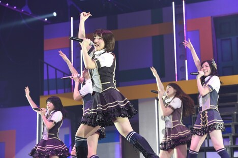 「みんな、泣くんじゃねえぞ。宮澤佐江卒業コンサート in 日本ガイシホール」１日目の公演の様子。(c)AKS