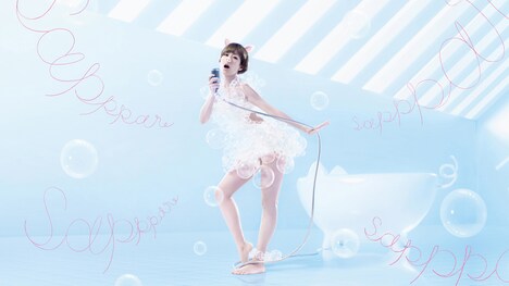 「naiveee（ナイーブ～）」に扮した木村カエラ。