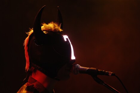 Mask＃2（Vo, G）（Photo by Tetsuya Yamakawa）