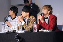 「超特急リアルタイム副音声上映会」の様子。