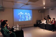「超特急リアルタイム副音声上映会」の様子。
