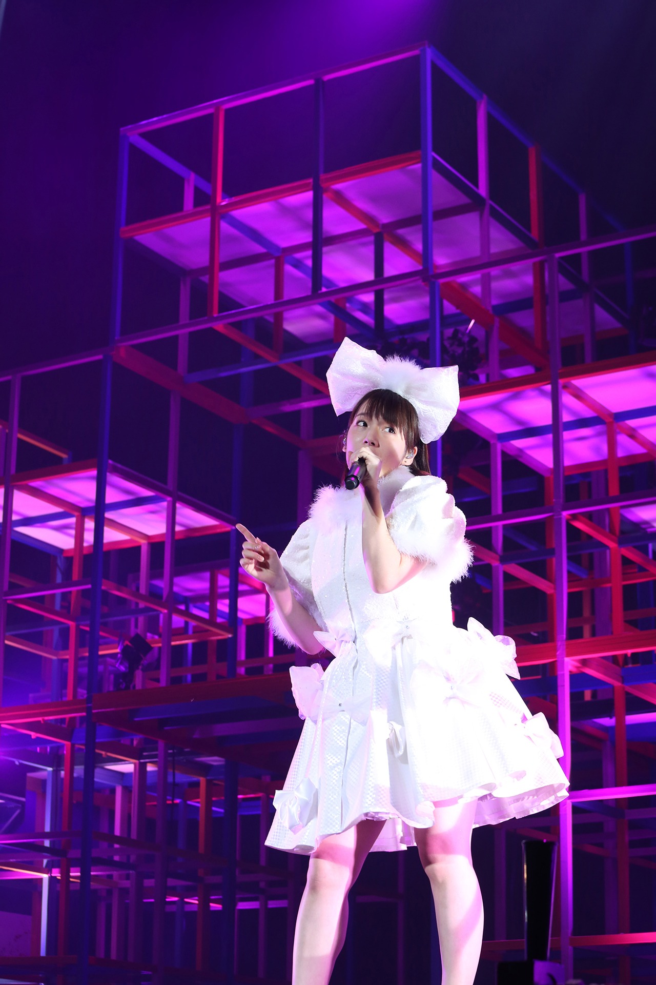 内田真礼「Hello, 1st contact!」の様子。（写真提供：ポニーキャニオン）