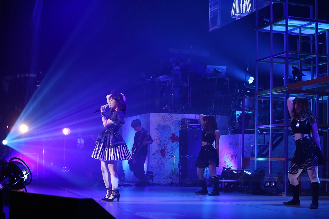 内田真礼「Hello, 1st contact!」の様子。（写真提供：ポニーキャニオン）