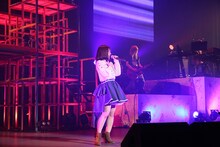 内田真礼「Hello, 1st contact!」の様子。（写真提供：ポニーキャニオン）