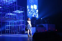 内田真礼「Hello, 1st contact!」の様子。（写真提供：ポニーキャニオン）