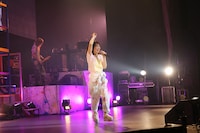 内田真礼「Hello, 1st contact!」のアンコールの様子。（写真提供：ポニーキャニオン）