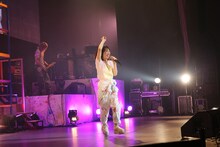 内田真礼「Hello, 1st contact!」のアンコールの様子。（写真提供：ポニーキャニオン）