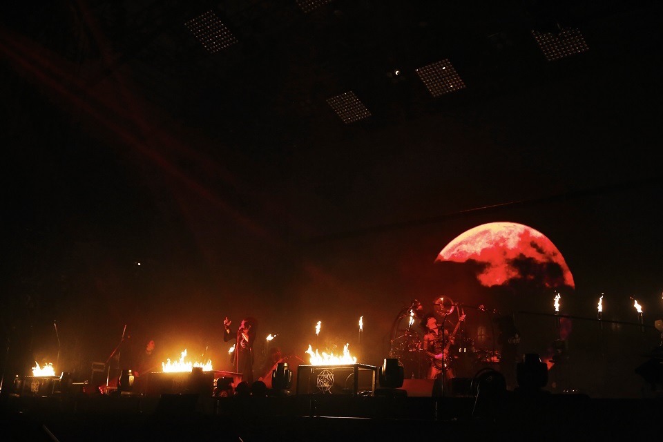 the GazettE「LIVE TOUR 15-16 DOGMATIC FINAL『漆黒』」の様子。 （Photo by HIROE YAMAUCHI）