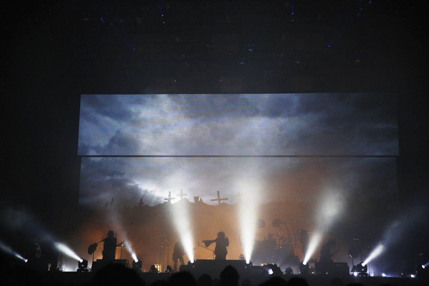 the GazettE「LIVE TOUR 15-16 DOGMATIC FINAL『漆黒』」の様子。（Photo by HIROE YAMAUCHI）