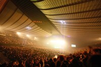 the GazettE「LIVE TOUR 15-16 DOGMATIC FINAL『漆黒』」の様子。 （Photo by HIROE YAMAUCHI）