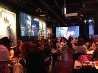 「聖飢魔II HARAJUKU KOWAii CAFE」店内の様子。（写真提供：アリオラジャパン）