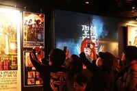 「聖飢魔II HARAJUKU KOWAii CAFE」店内の様子。（写真提供：アリオラジャパン）