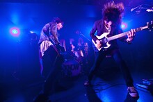 DOES「KNOW KNOW KNOW KNOW」の様子。（撮影：新保勇樹）