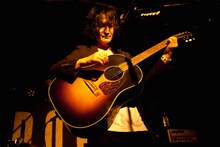 氏原ワタル（Vo, G）（撮影：新保勇樹）