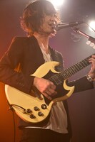 氏原ワタル（Vo, G）（撮影：新保勇樹）