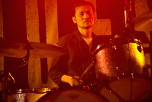 森田ケーサク（Dr）（撮影：新保勇樹）