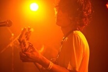 氏原ワタル（Vo, G）（撮影：新保勇樹）