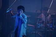 左よりTAKUYA∞（Vo）、真太郎（Dr）。