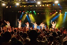 「lyrical school oneman live 2016 @ Shinjuku BLAZE」の様子。