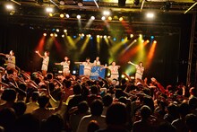 「lyrical school oneman live 2016 @ Shinjuku BLAZE」の様子。