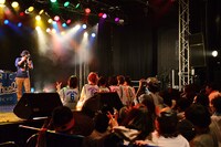 ヘッズと記念撮影するlyrical school。