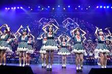 「AKB48グループリクエストアワー セットリストベスト100 2016」で3位を獲得した「47の素敵な街へ」歌唱の様子。(c)AKS