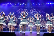 「AKB48グループリクエストアワー セットリストベスト100 2016」で3位を獲得した「47の素敵な街へ」歌唱の様子。(c)AKS