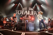 「歴史的な1日に」TOTALFAT、豪華ゲスト迎えたツアーファイナル