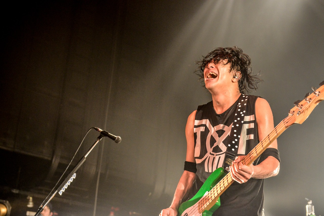 Shun（Vo, B）（Photo by AZUSA TAKADA）