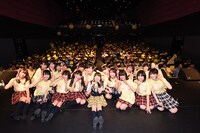 エンディングでの記念撮影の様子。